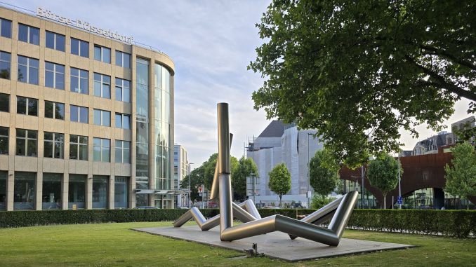 Börse Düsseldorf Kunstwerk Skulptur