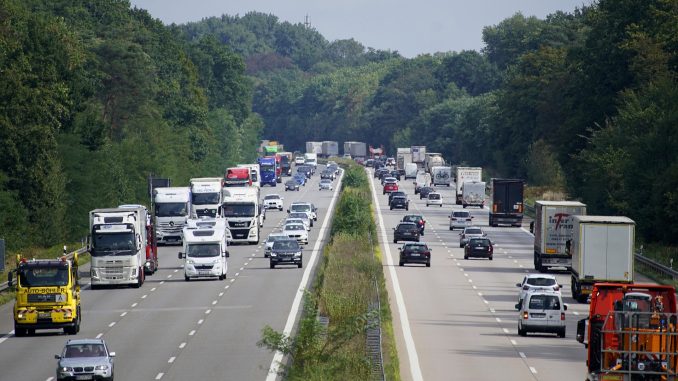Autobahn, Lkw, Lastkraftwagen